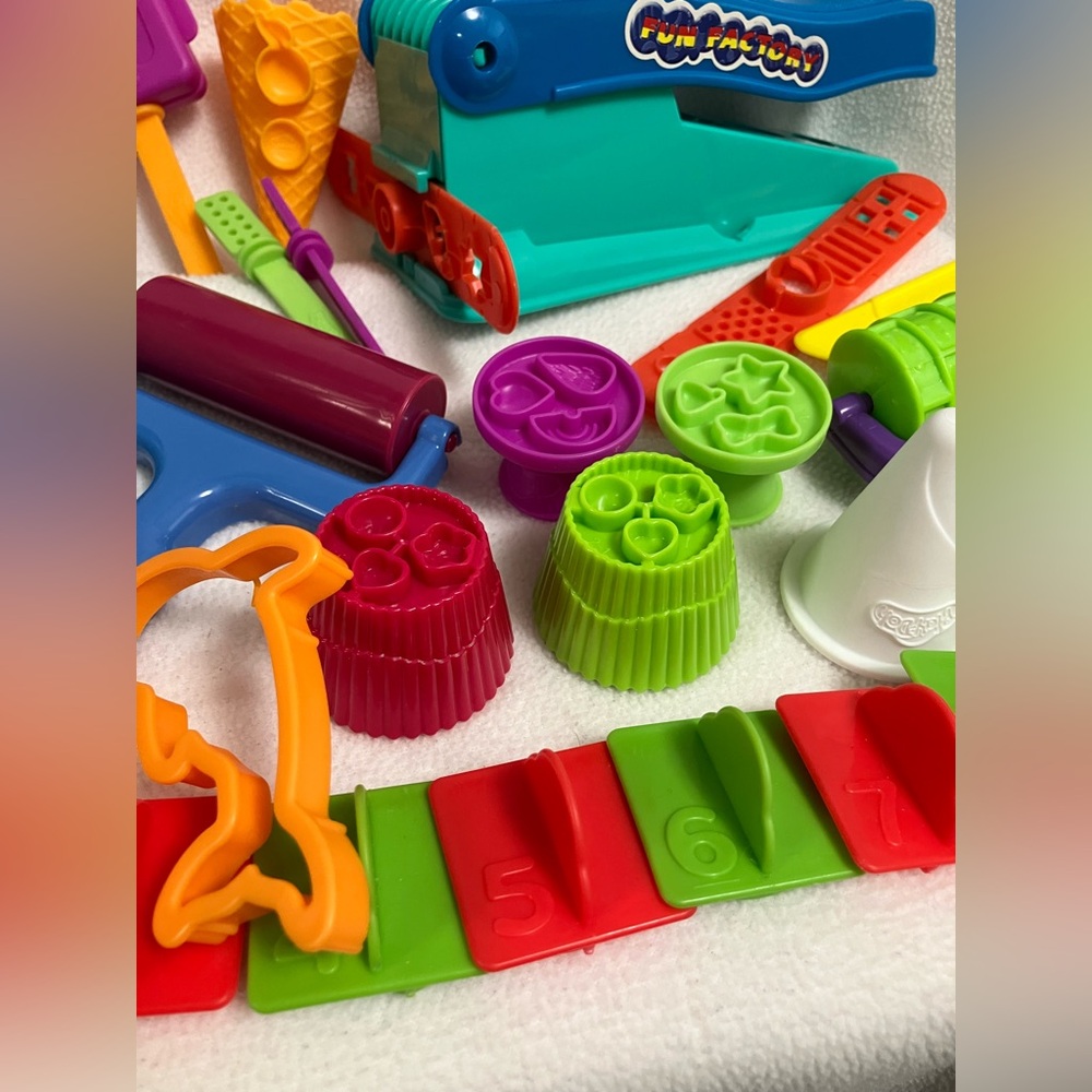 Kids Multicolor Play Doh Tool lot - Picture 11 of 12